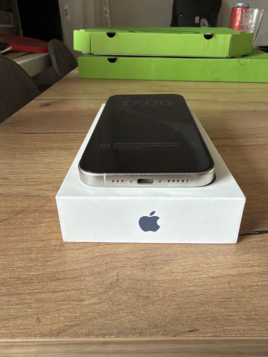 Iphone 15 Pro 256GB  87% baterii