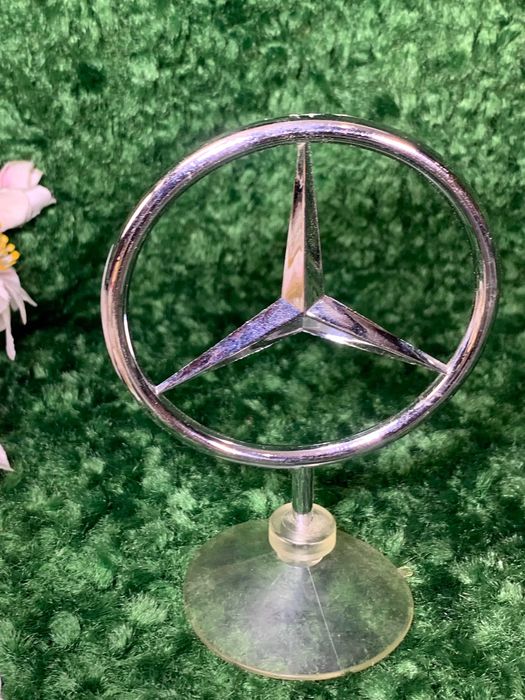 Емблема Mercedes-Benz на присосці – оригінальний сувенір