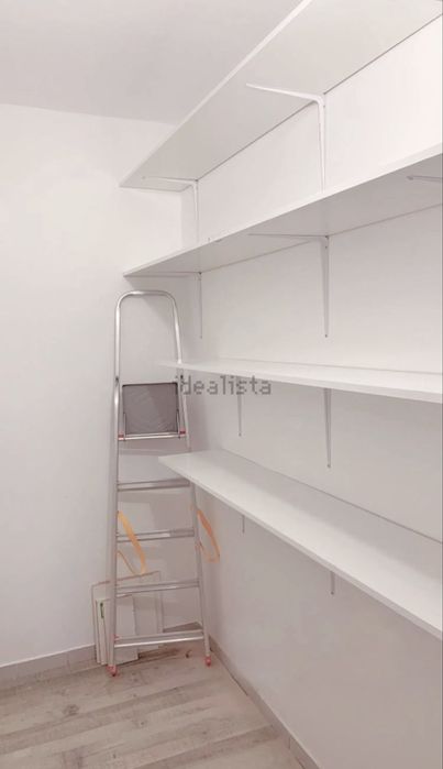 Quarto com varanda vista para o castelo