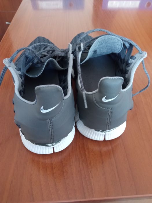 Кросівки бігові, трекингові Nike trainers