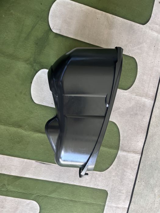 Compartimento de arrumação debaixo do banco - para scooters