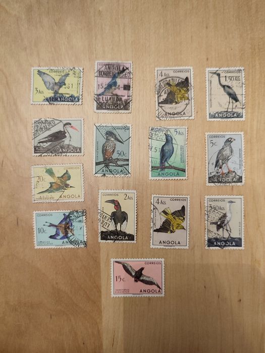 Coleção de selos pássaros peixes Angola Moçambique