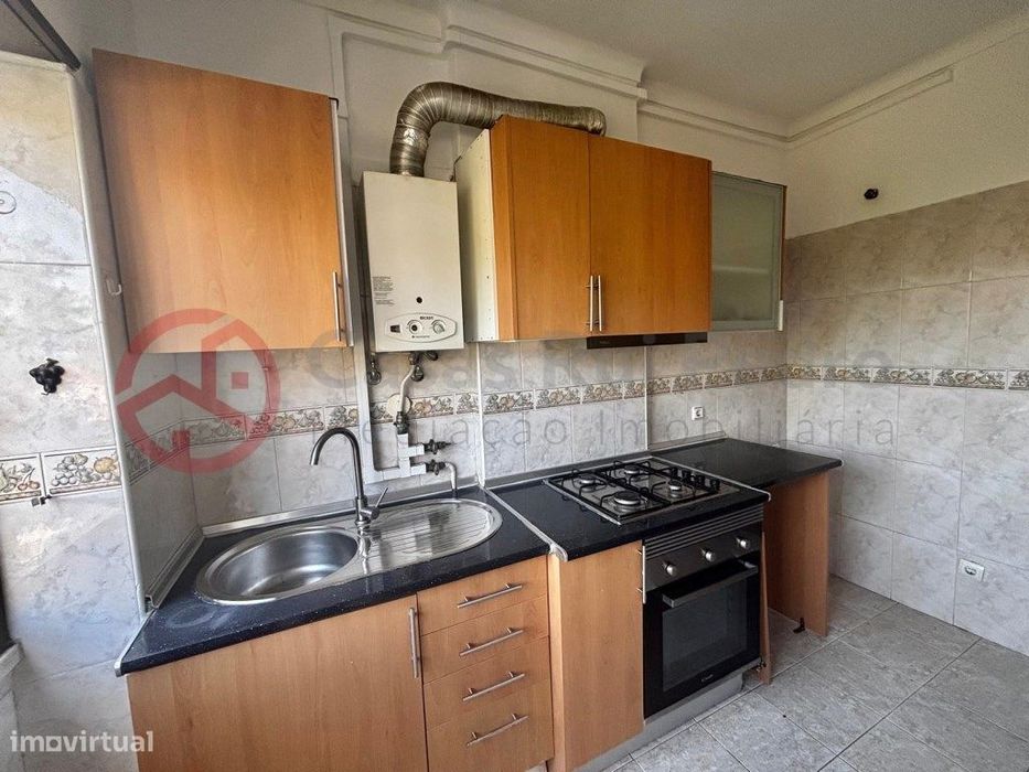 Apartamento T3 com elevador na Cruz de Pau, Amora