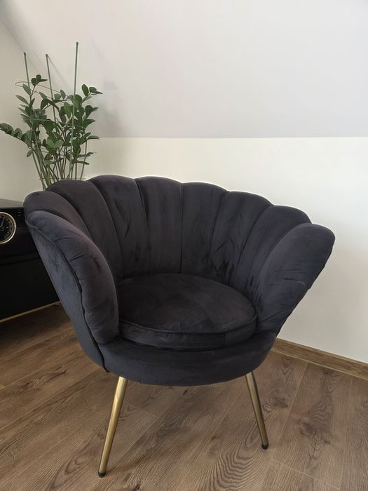 Stylowy fotel muszelka
