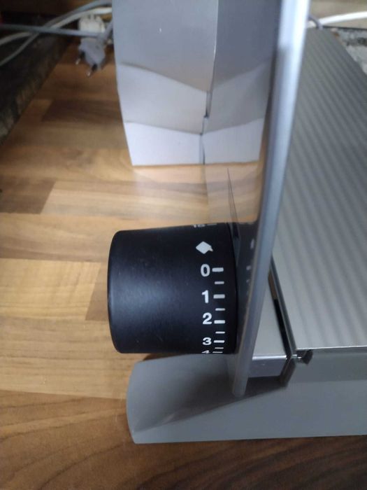 Máquina /Cortador de Charcutaria (Alimentação)