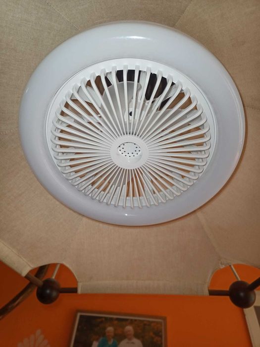 wentylator sufitowy na upały plus lampa LED na pilota super na lato ! gniazdo e27