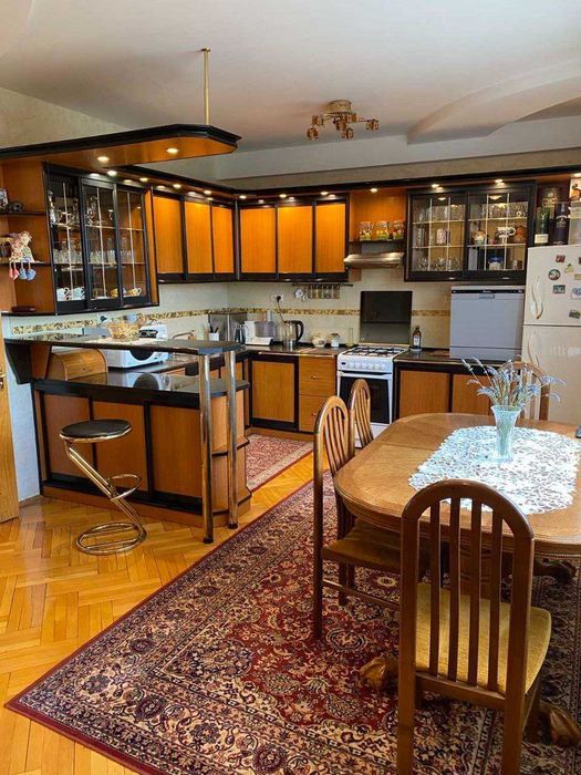 Продається 2-х поверховий, цегляний будинок, готовий до проживання.