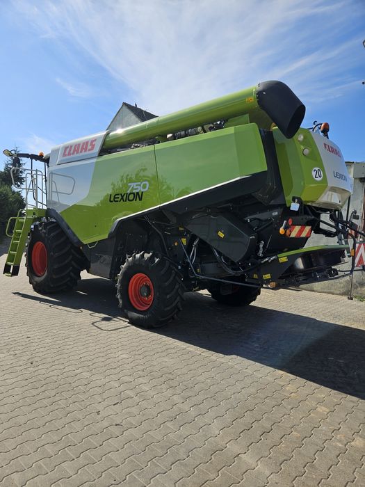 Claas Lexion 750 V900