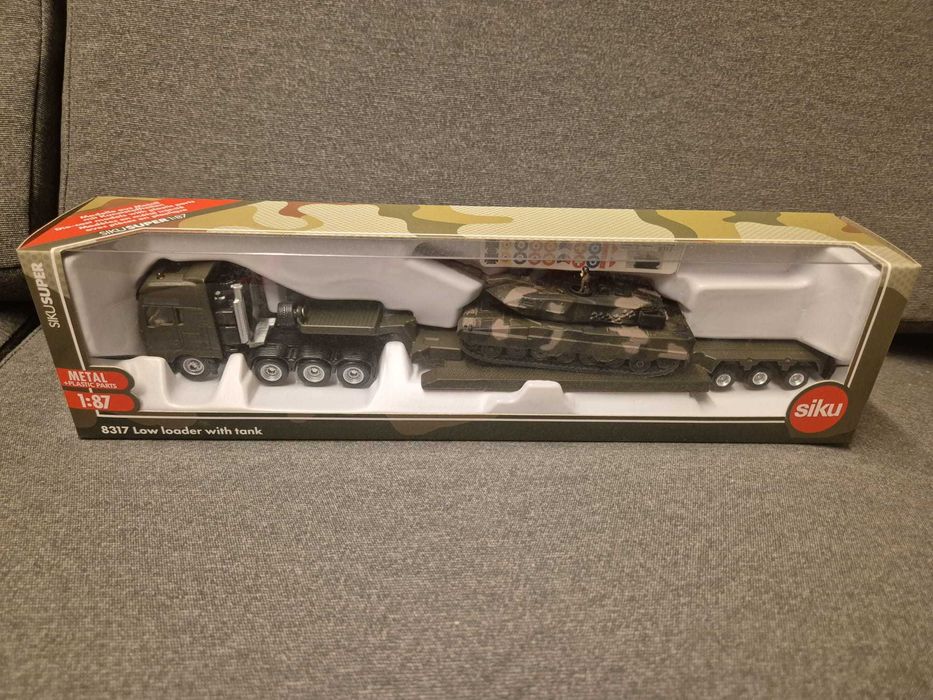 Siku Super S8317 Ciężarówka z czołgiem 1:87.