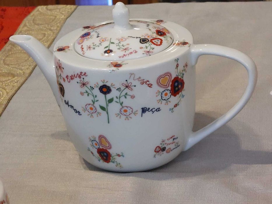 Magnifico Serviço de Chá e Café em Porcelana 15 pçs *NOVO*