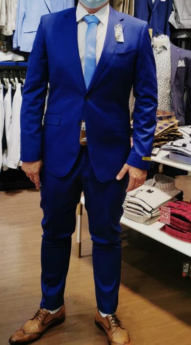 Fato azul, como novo.