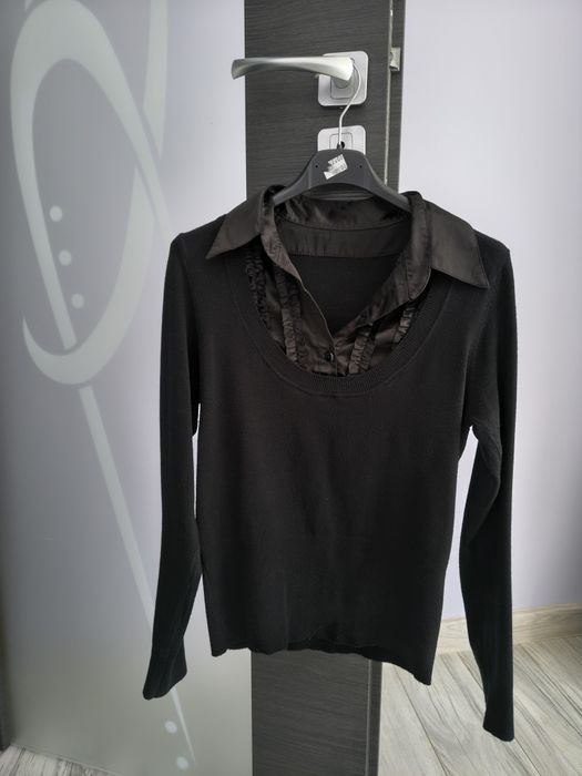 Sweterek z efektownym dodatkiem