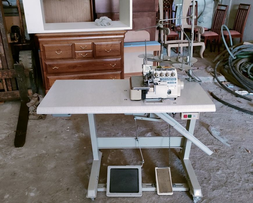 Máquina de costura corte e cose SEWMAQ