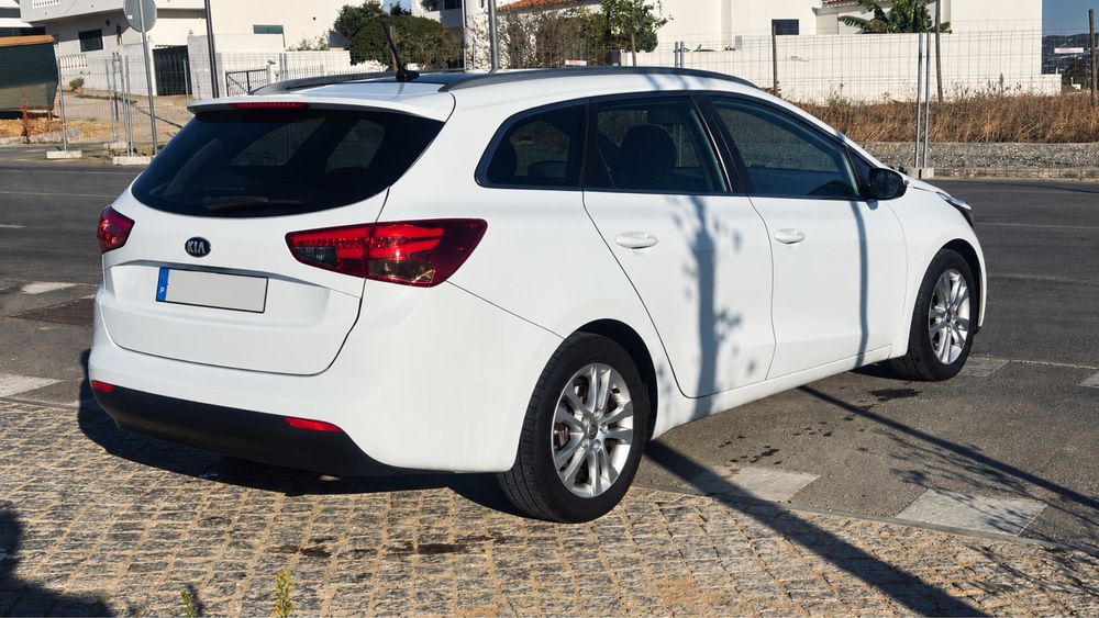 Kia Ceed SW 1.4 Crdi Tx 90cv — photo 3