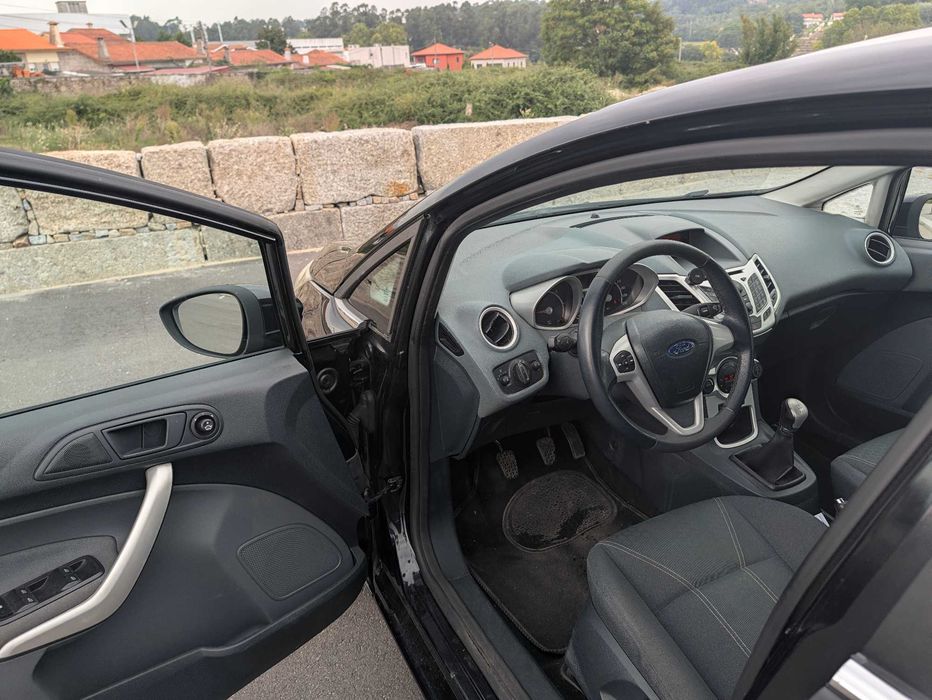 FORD Fiesta Mk6 Hatchback -  1.4 TDCi 2008 - Mecanica boa, Revisão Feita