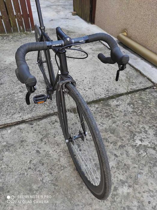 Rower szosowy, ostre koło