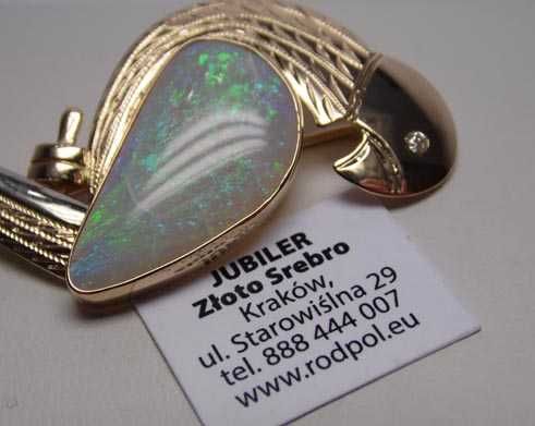 Złota broszka papuga opal i diamenty.