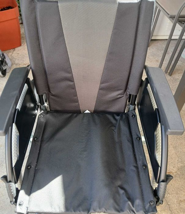 Cadeira de rodas Breezy Premium – praticamente nova