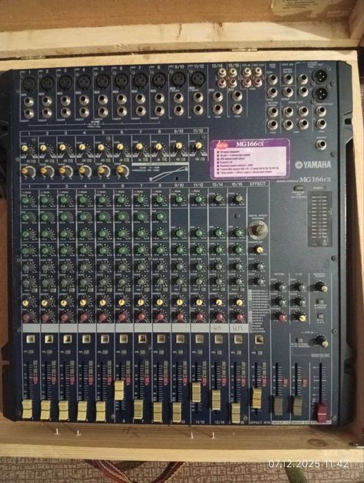 Мікшерний пульт Yamaha MG166cx
