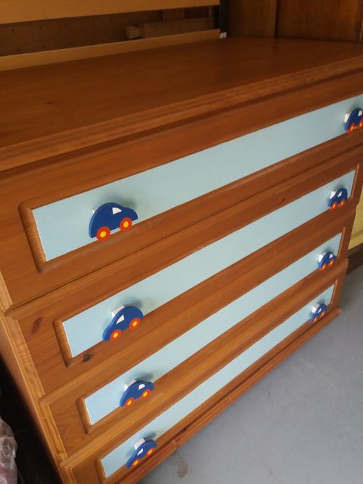 Cómoda com 4 gavetas quarto criança