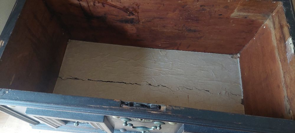 Arca antiga em madeira