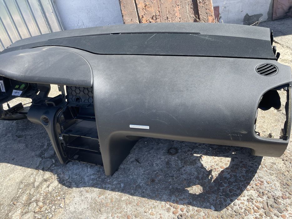 Панель Audi q7 (торпеда)