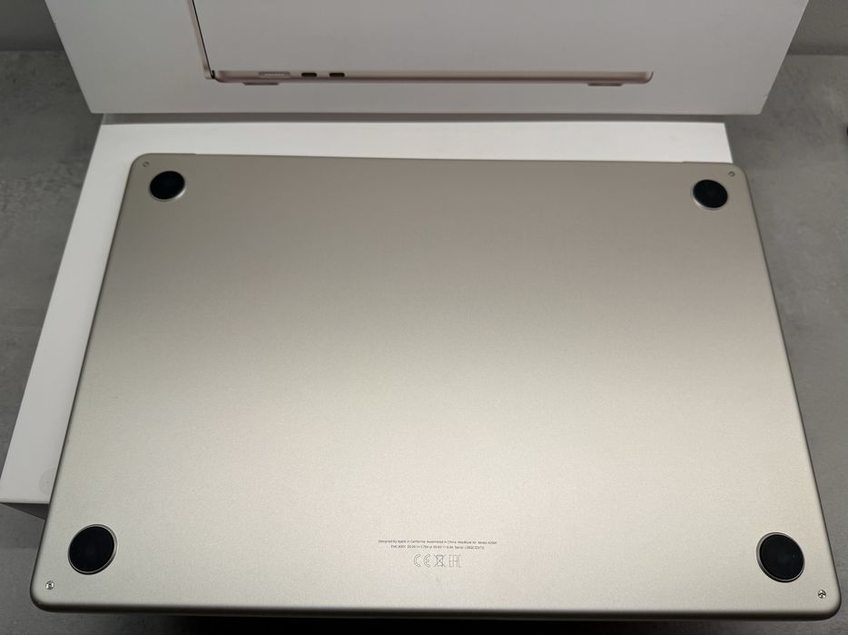 Apple MacBook Air 15, M2, 8-rdzeniowy CPU, Starlight,