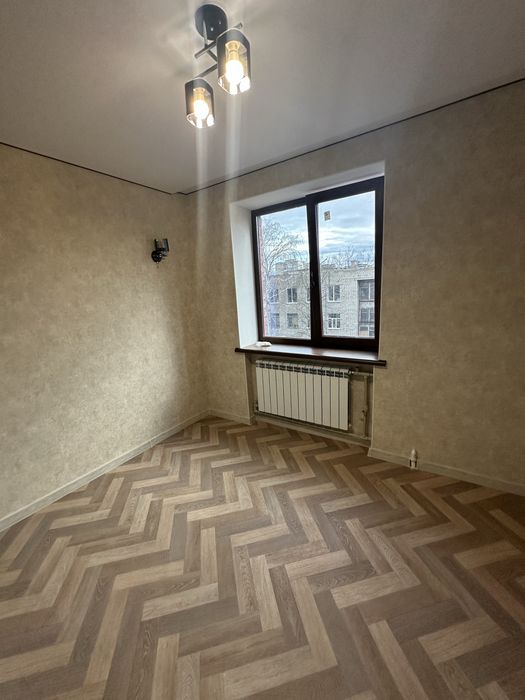 Продам 3-х кімнатну квартиру в центрі м. Лозова