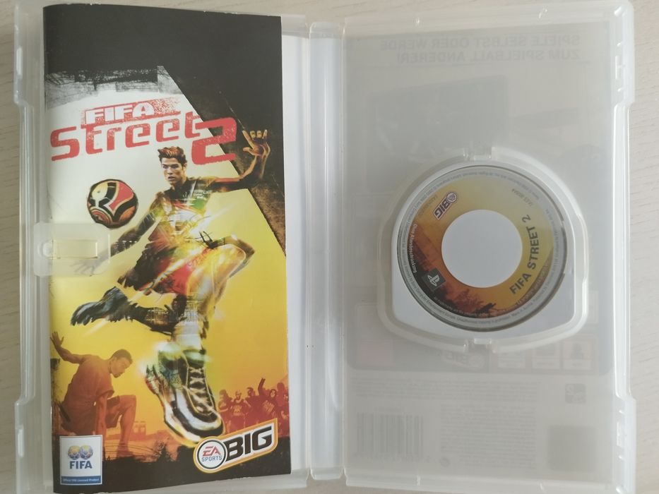 Ігри для PSP (PlayStation Portable) – FIFA 11, FIFA Street 2