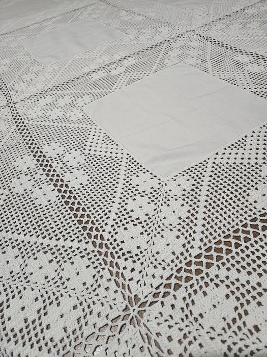 Toalha de mesa de linho e renda