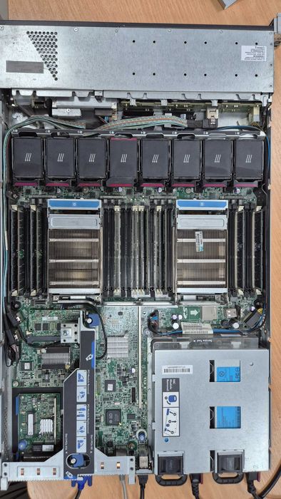 HP ProLiant DL360p Gen8: 2× Xeon E5-2667v2, 192GB RAM, 4×1TB SSD