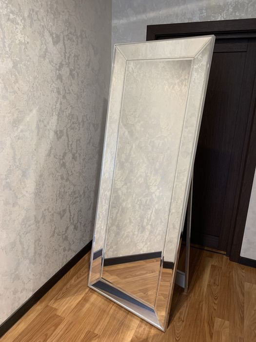 Естетичне Дзеркало в підлогу , підходить для фото-зйомок