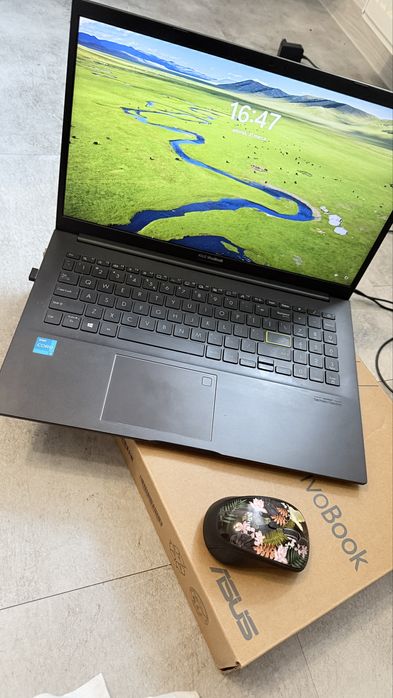 ASUS VivoBook 11th i5