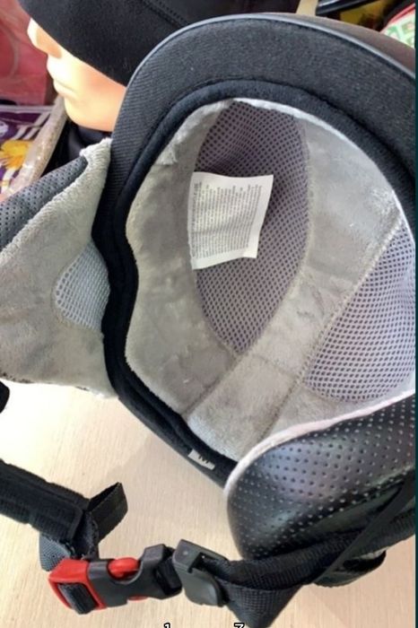 Шолом гірськолижний.