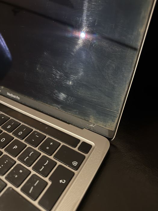 MacBook Pro 13” (2020) – Intel i5 / 8GB RAM / 256GB SSD