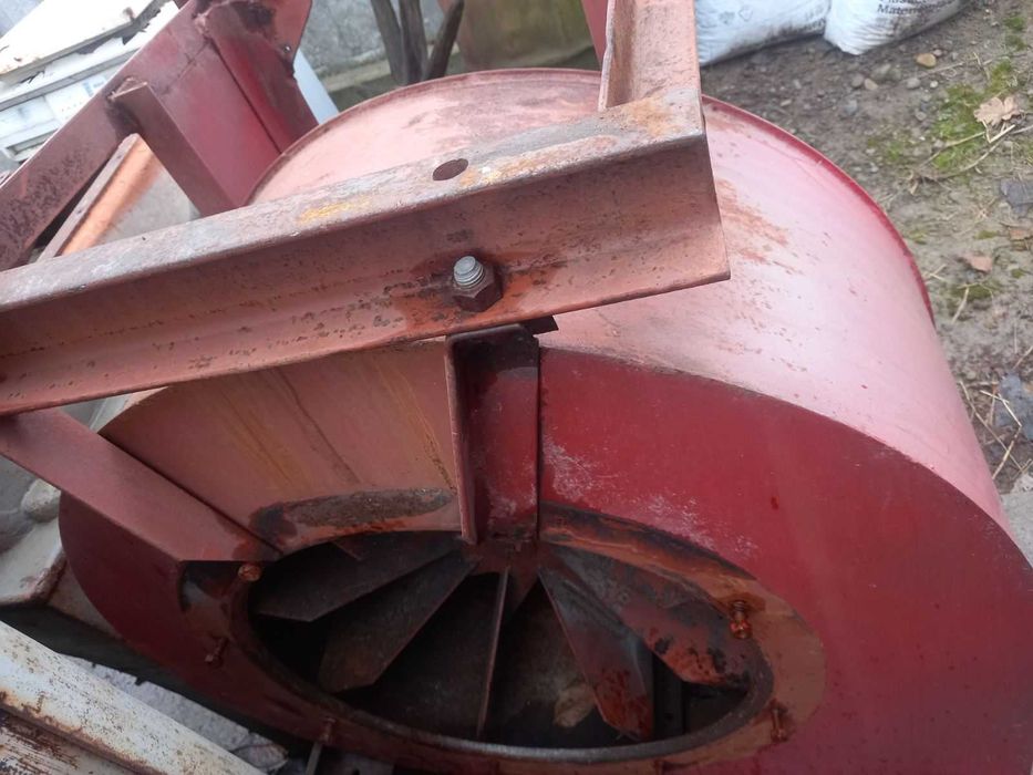 Відцентровий вентилятор для видалення пилу, стружки, тирси