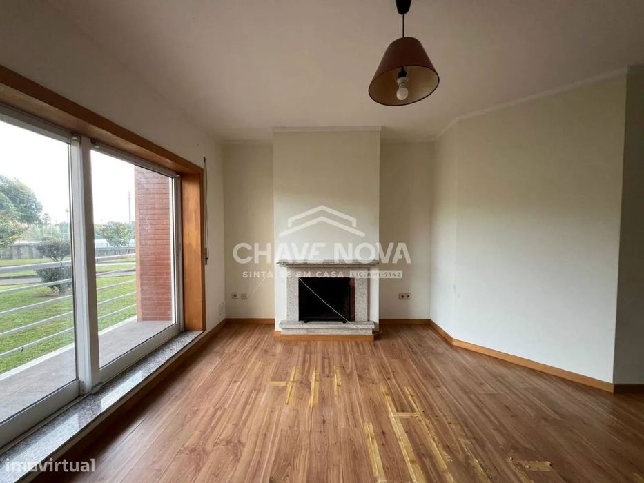 Apartamento T3 c/ Lugar de Garagem em Canelas (Edifício Prestige)