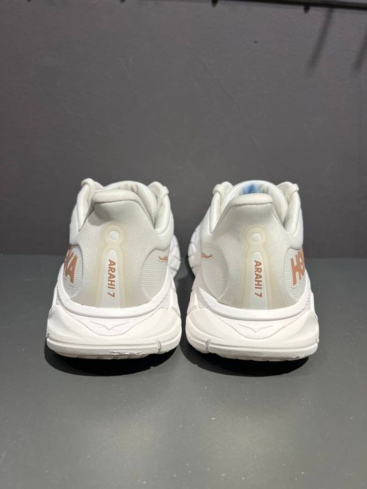 Кросівки — Hoka Arahi 7