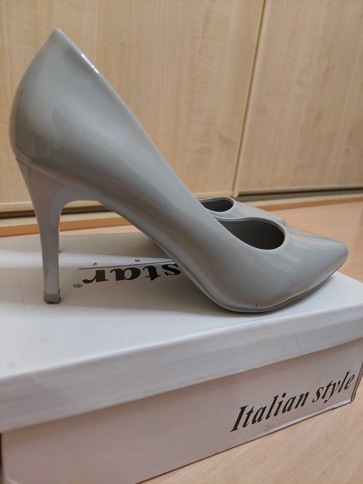 Szare szpilki stan niemal idealny 8 cm