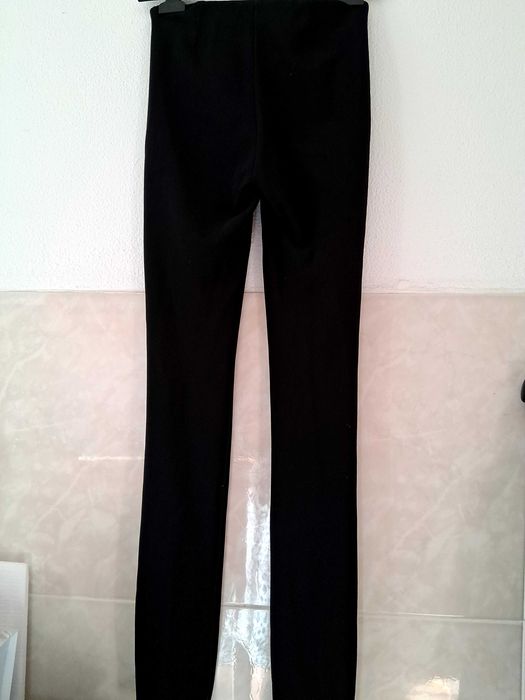 Calças justas,com top Zara.