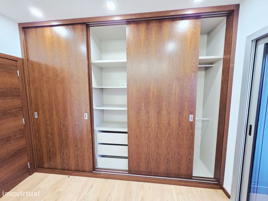 Vende-se T3 semi-novo com 1 ano de uso centro de Oliveira de Azeméis