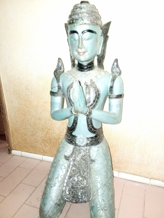 Estátua Deusa de Oração