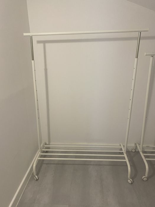 Arara IKEA RIGGA – Branco com rodinhas – Ajustável