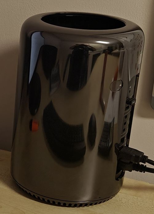 Komputer Apple Mac PRO 6.1 a1481 XEON 6-core 32GB AMD FirePRO 2xD500