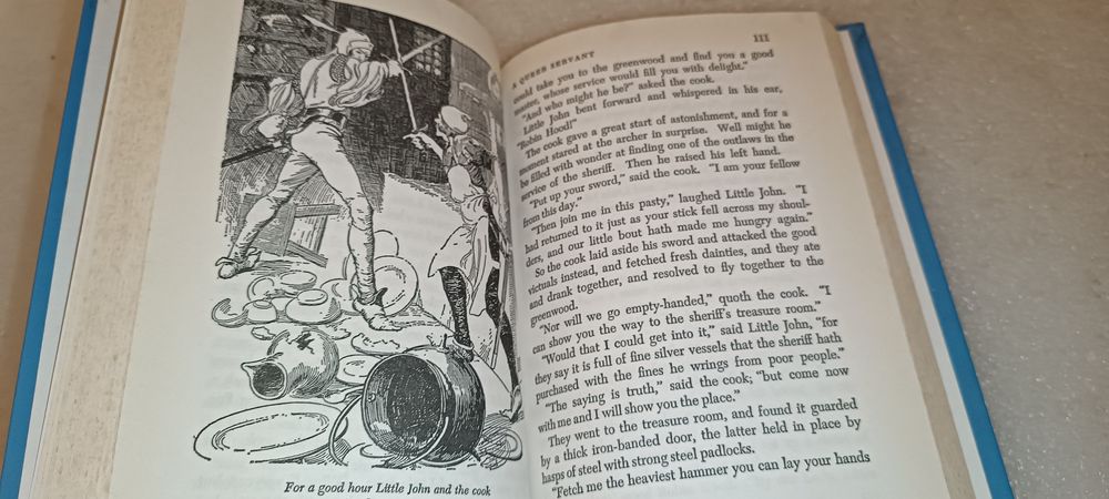 Livro Robin Hood - livro de 1992
Livro de capa dura azul Robin Hood de 1992