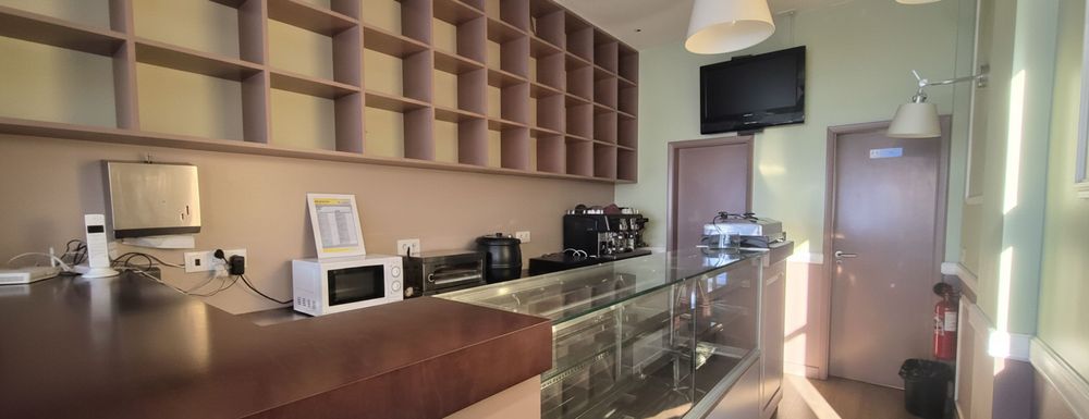 Arrendo café snack bar totalmente equipado no Lumiar - Oportunidade