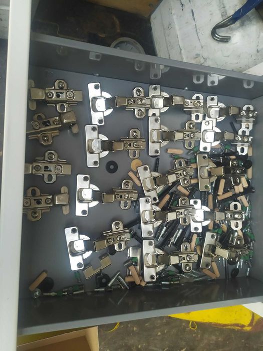 zawias zawiasy uchwyt do szafki hettich