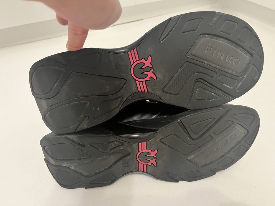 Czarne sneakersy Pinko