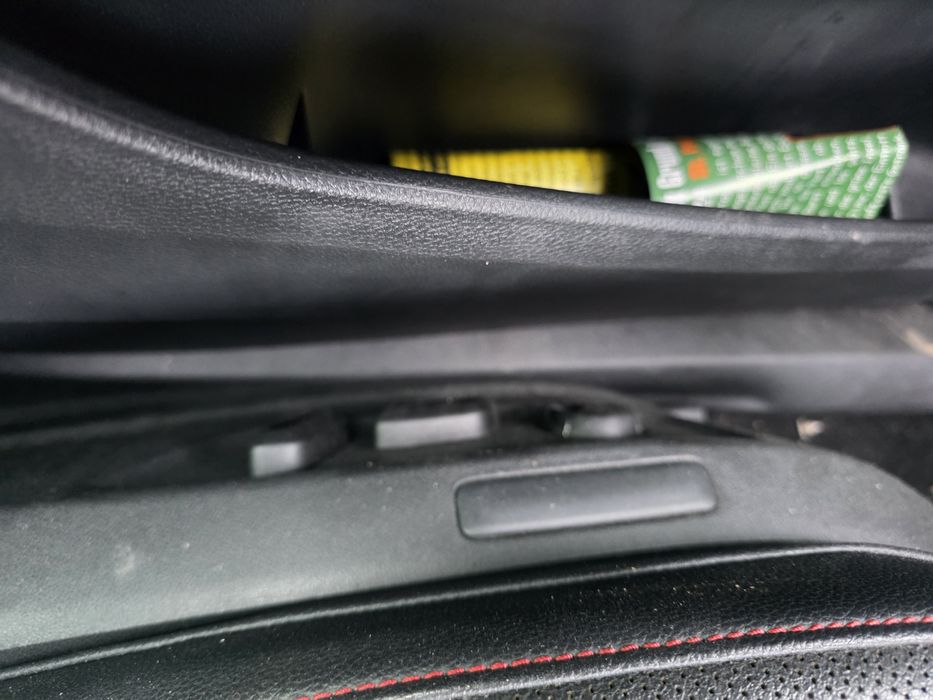 Fotele wnętrze boczki tapicerki drzwi seat ateca FR czarna skóra elek