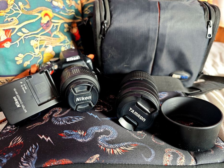 Cyfrowa lustrzanka Nikon D3500+ obiektyw Tauron AF 70-300mm